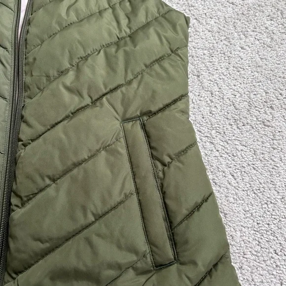 Gap Women’s Olive Green Zip Up Puffer Vest Size Extra Small - Picture 5 of 6